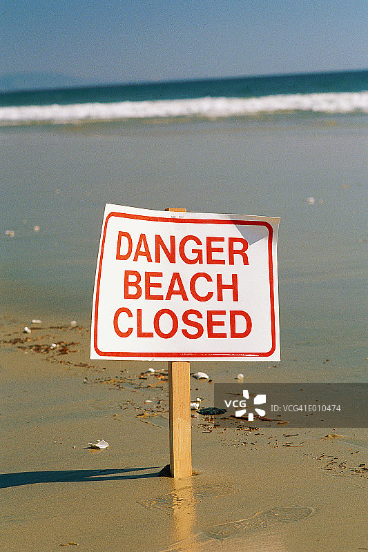 海滩关闭危险警示牌图片素材