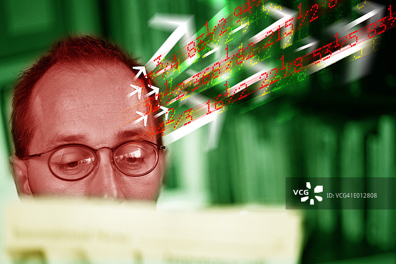 思考市场的商人图片素材