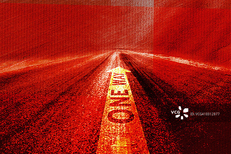 红色高速公路上的单行箭头图片素材