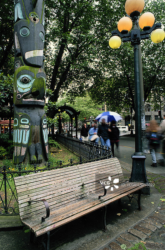 美国华盛顿州西雅图先锋广场公园内的图腾柱图片素材