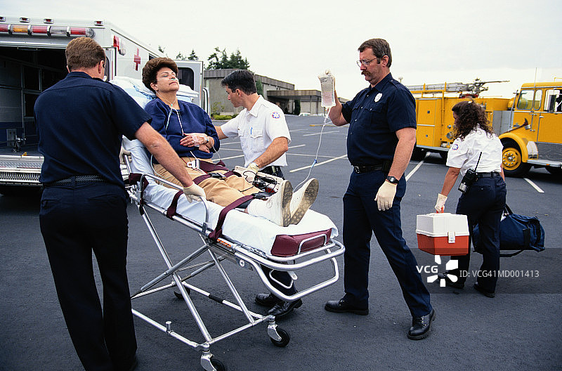 救助事故受害者图片素材