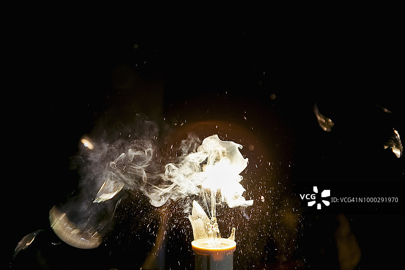 爆炸灯泡图片素材