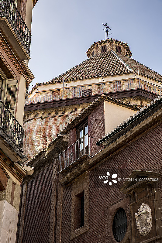马拉加历史市中心的教堂和房屋图片素材