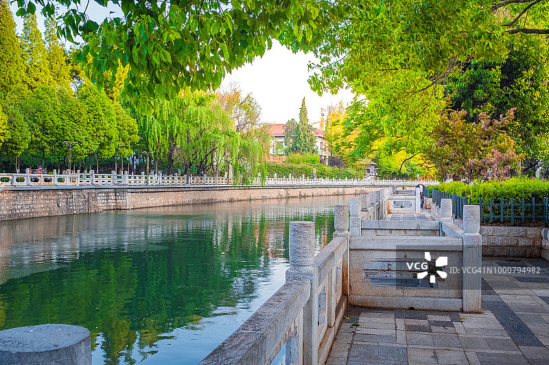 昆明市中心的盘龙江图片素材