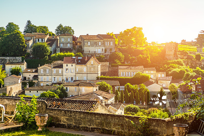 法国波尔多圣埃米利永日出图片素材