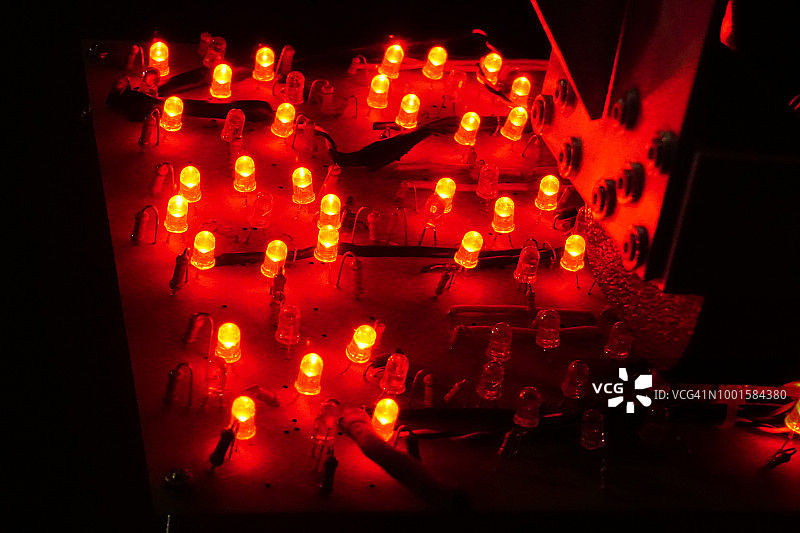 电脑主板上的LED灯特写图片素材
