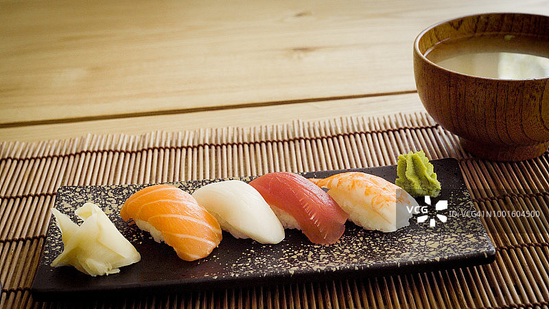 味增汤寿司拼盘图片素材