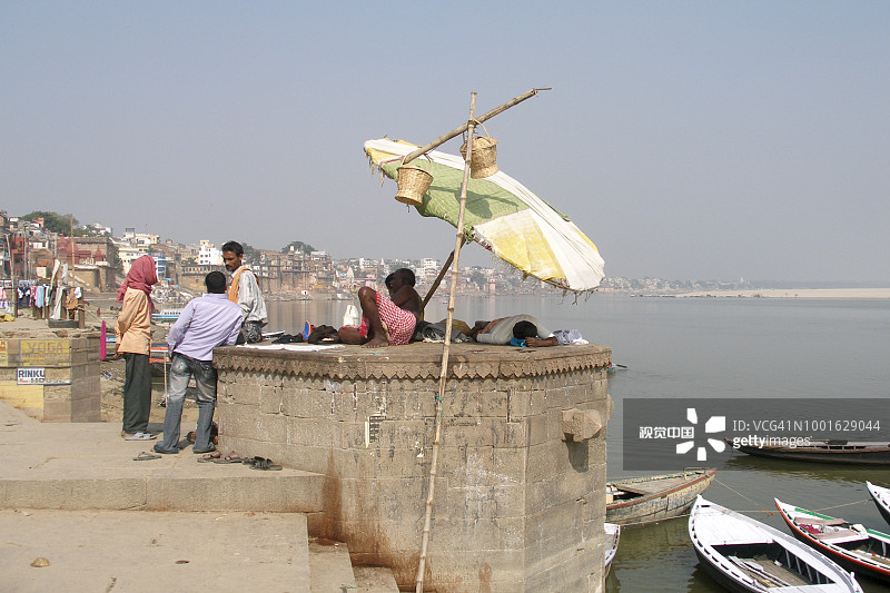 印度瓦拉纳西：以 घाट、寺庙和堤岸闻名图片素材