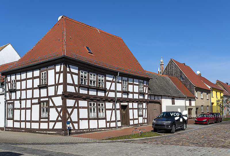 德国奥拉宁鲍姆市的老房子图片素材