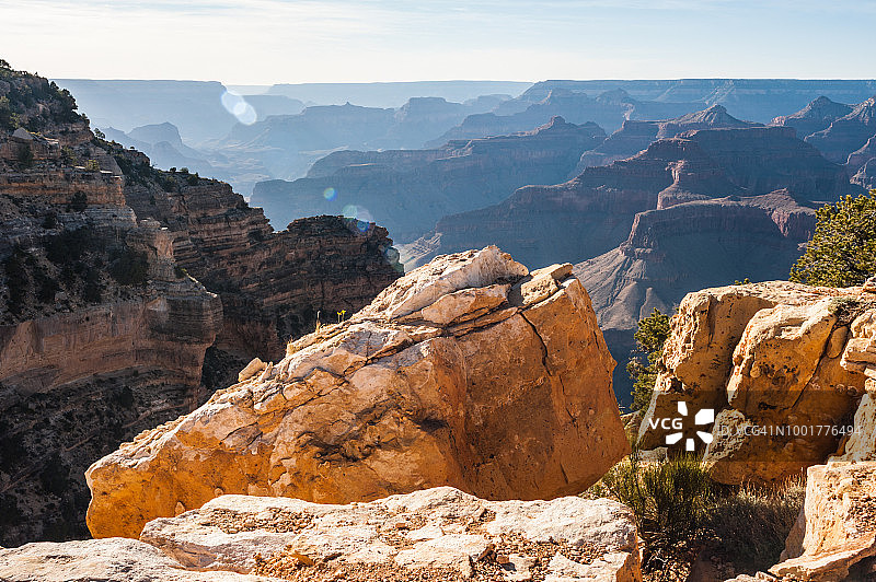 阳光明媚的午后：大峡谷南缘风光图片素材