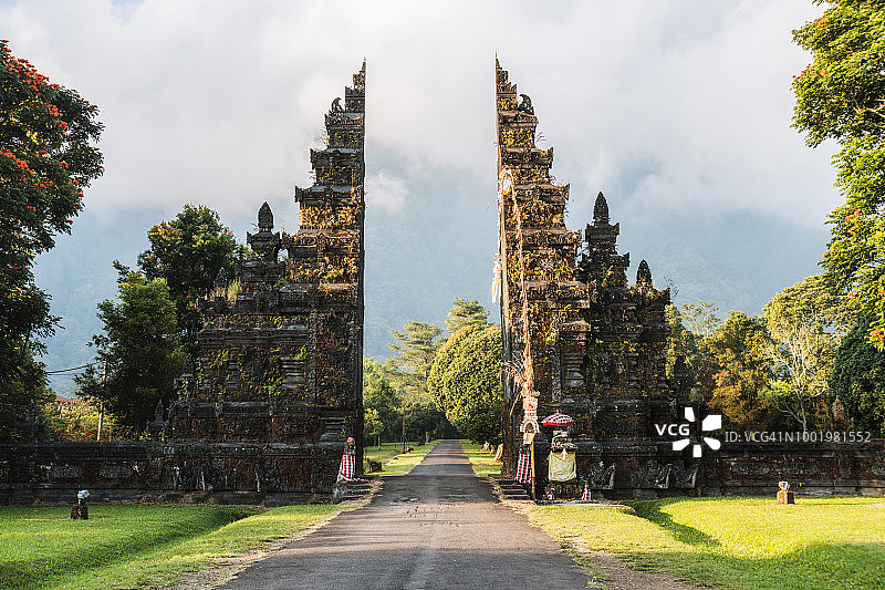 印度尼西亚巴厘岛的寺庙大门图片素材