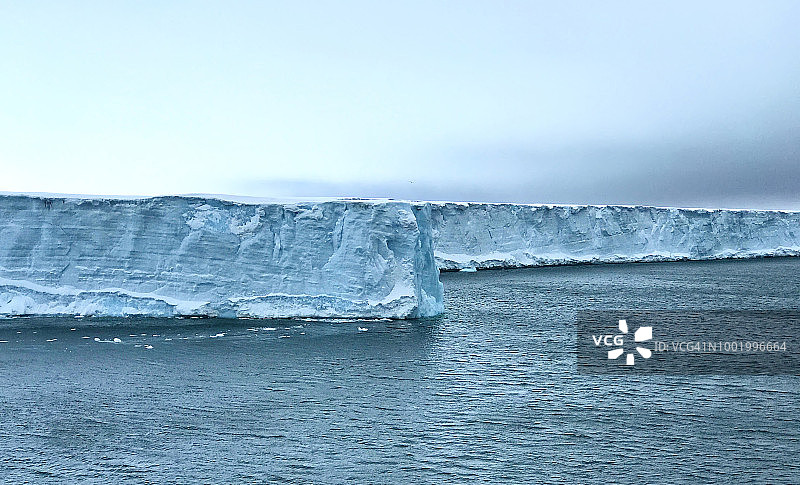 斯瓦尔巴群岛的布拉斯韦尔冰川是北半球最大的冰川前沿图片素材
