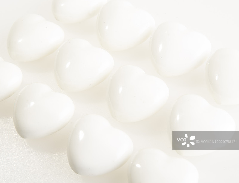 白色心形图片素材