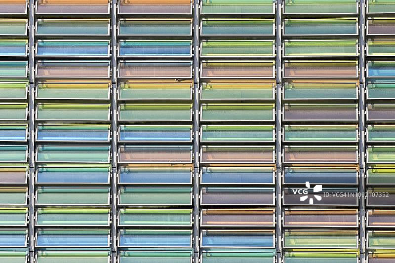 德国柏林-米特市中心停车楼的正面图片素材