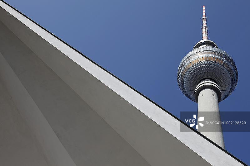 德国柏林亚历山大广场上的电视塔图片素材