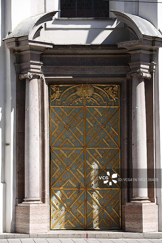 慕尼黑圣三一教堂之门，位于德国上巴伐利亚州的历史中心图片素材