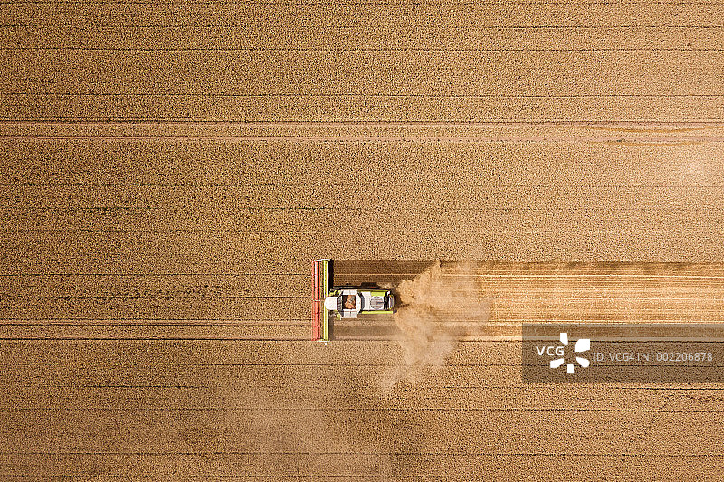 图林根的麦田收割场景图片素材