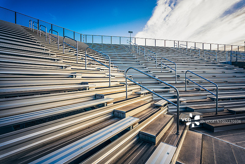 空旷的体育场长椅座位图片素材