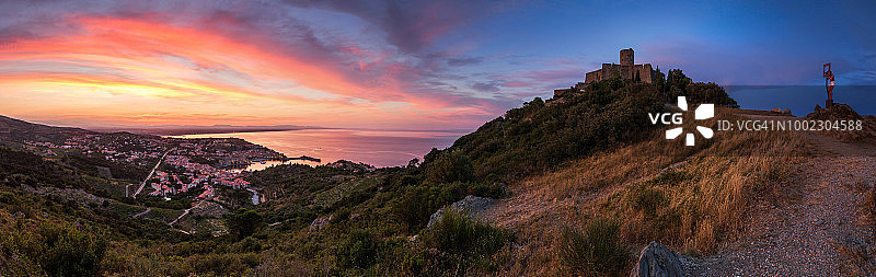 日落时分的科利乌尔全景（朗格多克-鲁西荣）图片素材