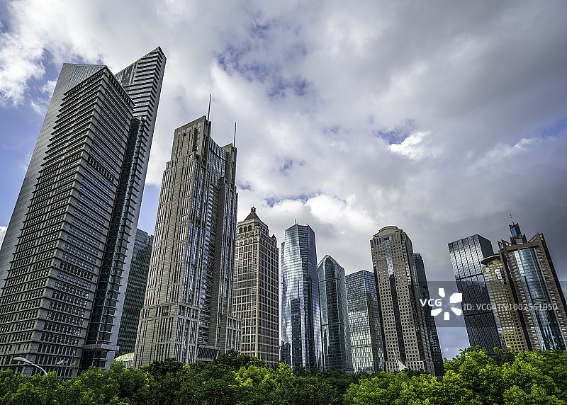 中国上海陆家嘴的现代摩天大楼图片素材