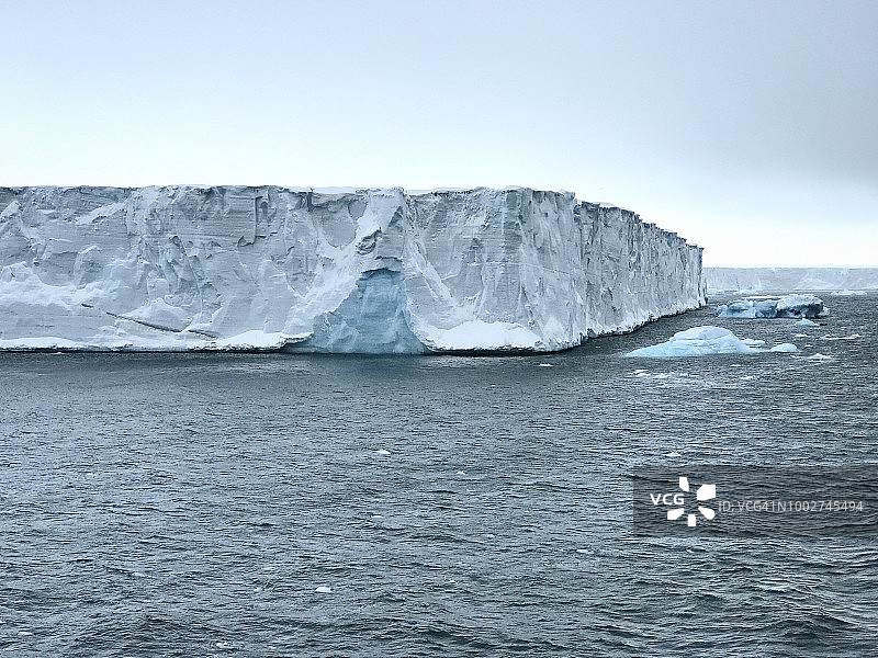 斯瓦尔巴群岛的布拉斯韦尔冰川是北半球最大的冰川前沿图片素材
