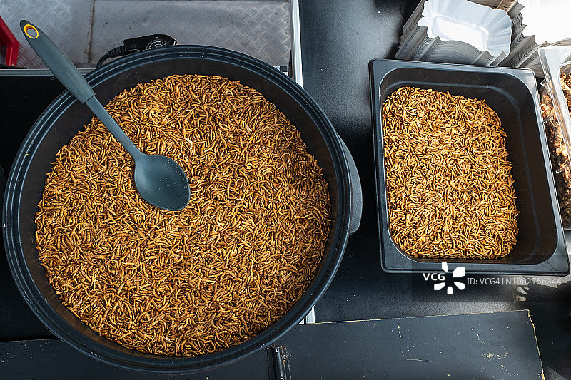 可食用烤面包虫图片素材