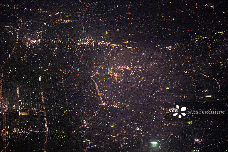 飞机航拍东京晴空塔夜景图片素材