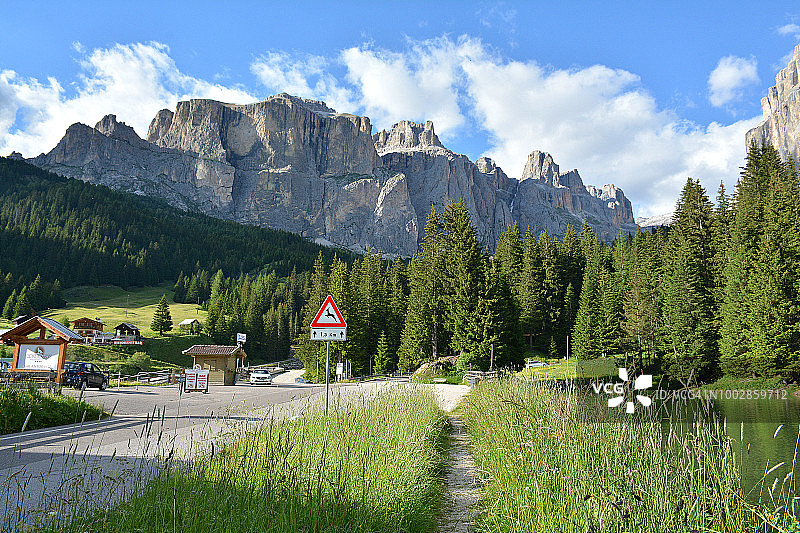 多洛米蒂山脉：卡纳泽伊图片素材