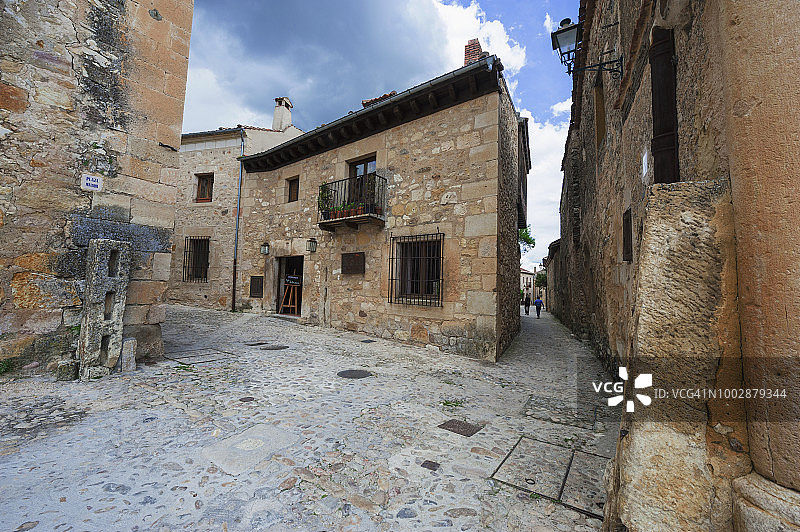 西班牙卡斯蒂利亚-莱昂佩德拉萨德拉谢拉的城镇风光图片素材
