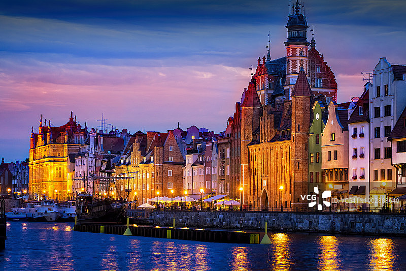 波兰格但斯克古城夜景图片素材
