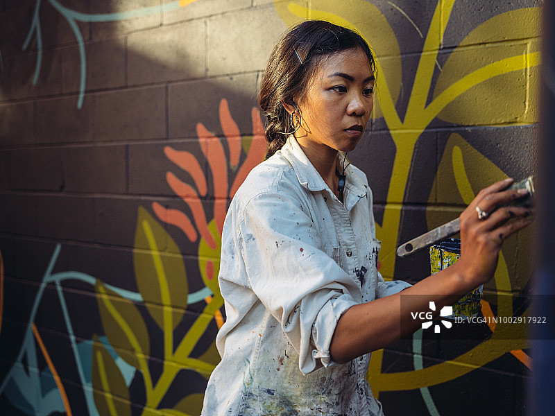 壁画家工作照图片素材