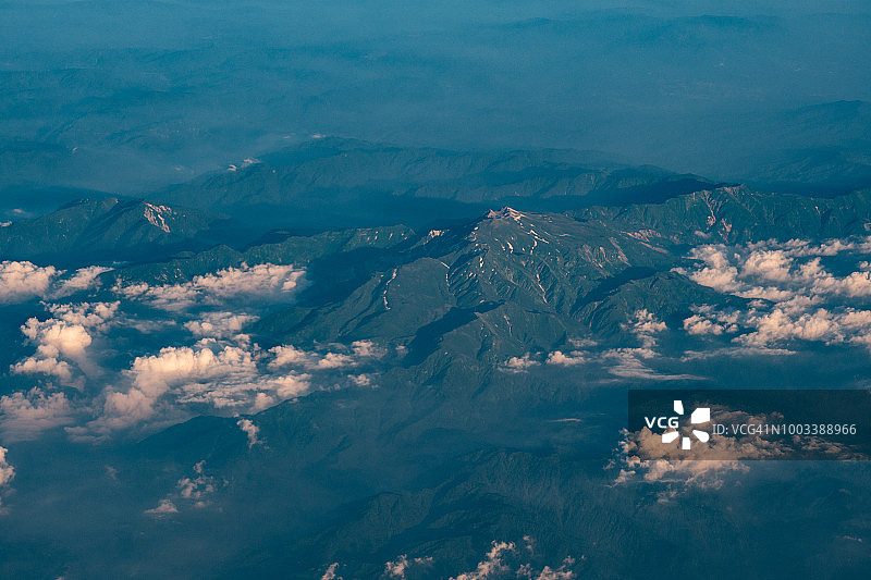 日本飞驒山脉白马岳日落航拍图片素材