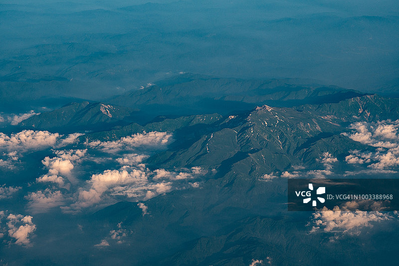 日本飞驒山脉白马岳日落航拍图片素材