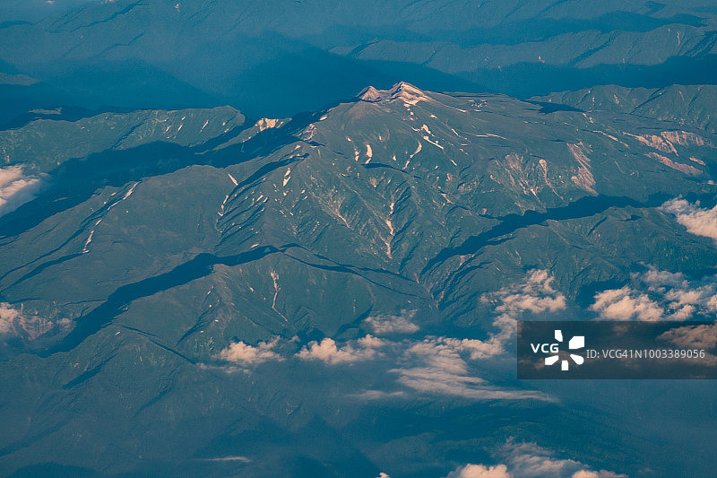 日本飞驒山脉白马岳日落航拍图片素材