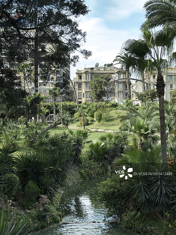 流经亚历山大公园的溪流图片素材