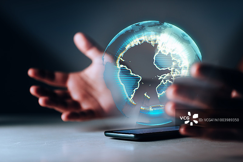 智能手机上的全息地球图片素材