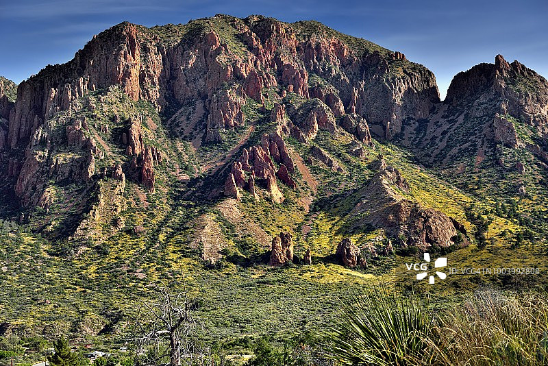 奇索斯山脉的普利亚姆峰和锯齿状山峰图片素材