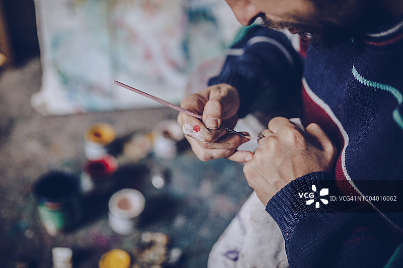 艺术家清洗画笔图片素材