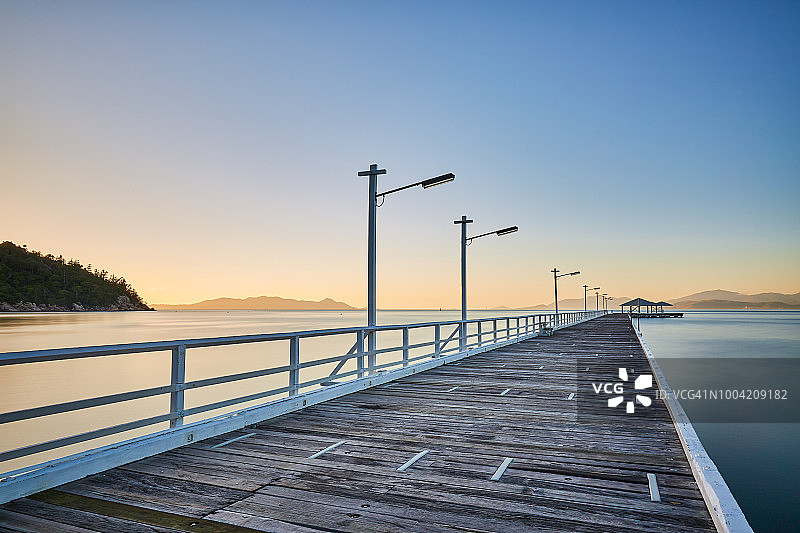 澳大利亚昆士兰州磁岛野餐湾的码头图片素材