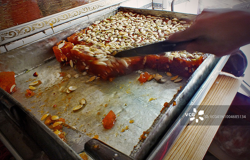 生活在城市的街道上图片素材