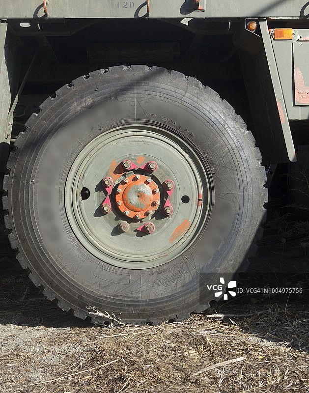 欧洲，希腊，2018：卡车轮胎（军用4x4型）景观图片素材