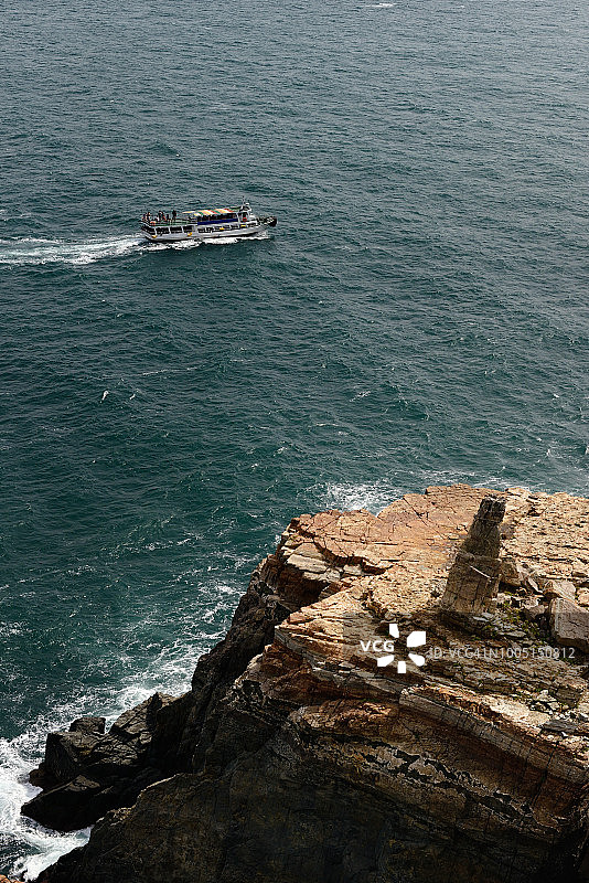 釜山太宗台公园悬崖上的观光船图片素材