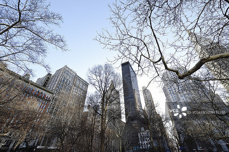 阳光明媚的冬日早晨的麦迪逊广场公园图片素材