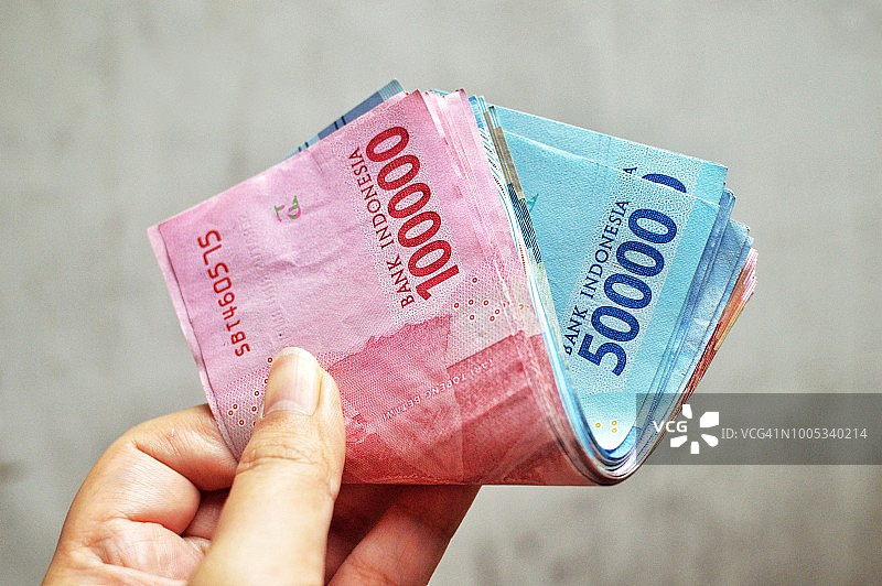 印尼卢比钞票捆图片素材