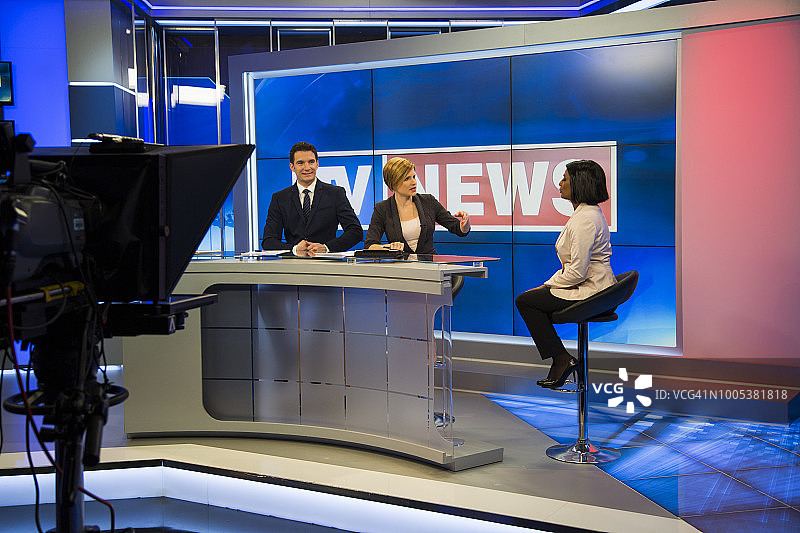 准备电视新闻采访图片素材
