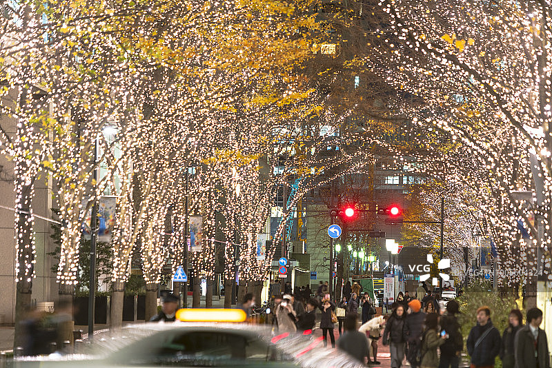 圣诞季丸之内仲通的照明树木图片素材