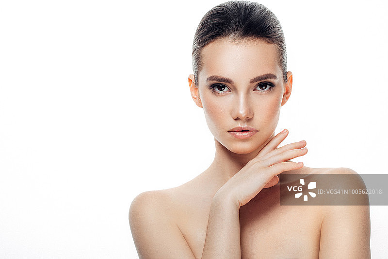 漂亮的年轻女子，皮肤新鲜图片素材