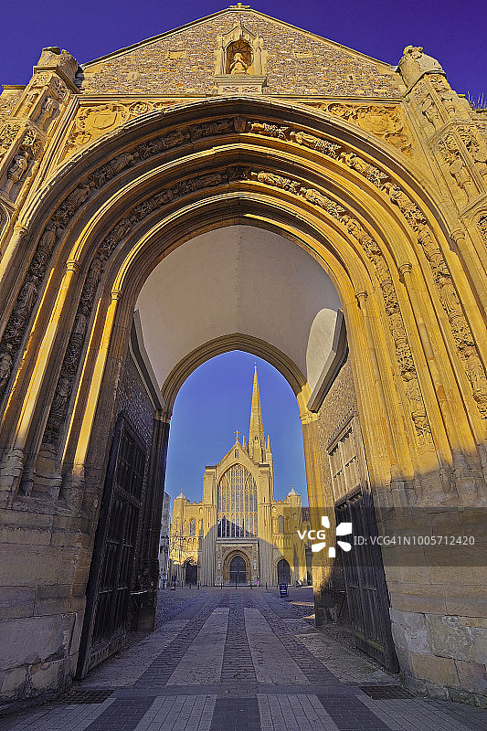 从厄平汉姆门看诺维奇大教堂，英国诺福克郡诺维奇图片素材