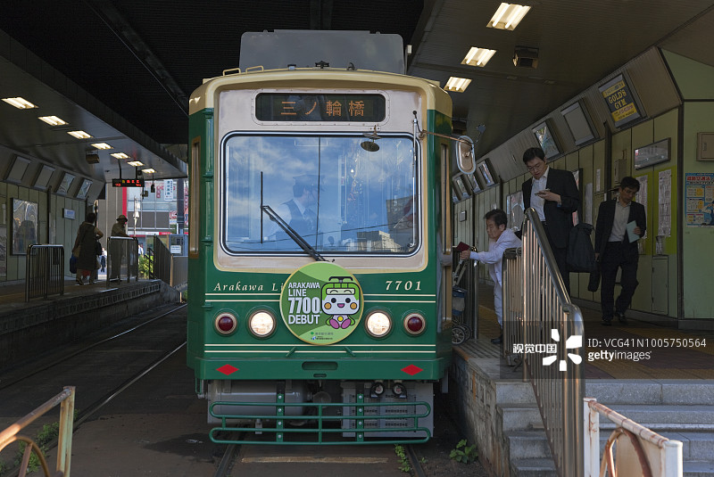 日本东京北部市区都电荒川线大冢站的车站图片素材