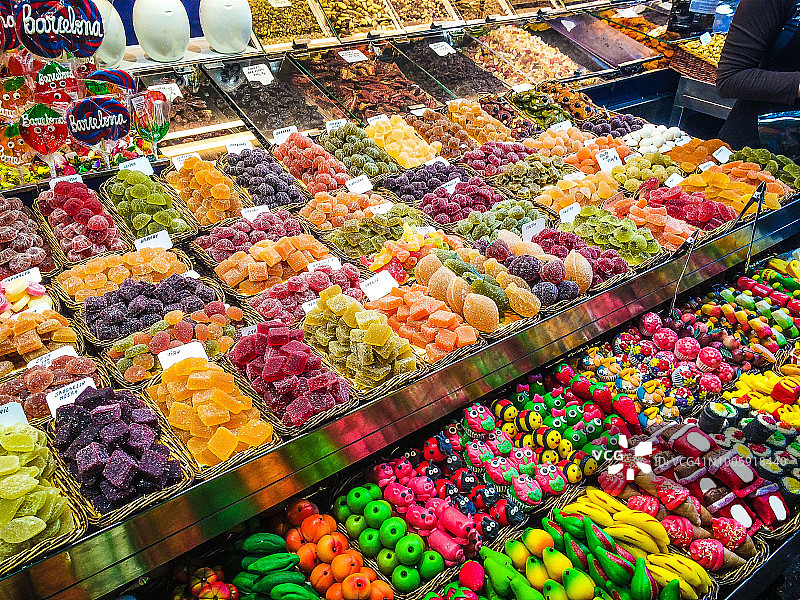 巴塞罗那博盖利亚市场的糖果摊位图片素材